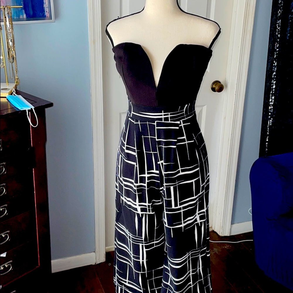 1 piece  strapless Culotte outfit 🖤